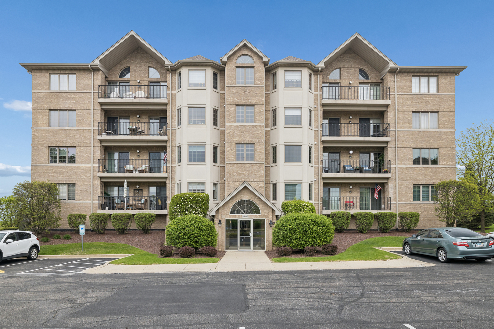 Homes for sale in Homer Glen, IL | 14100 Sheffield Dr #403, Homer Glen, IL 60491 | MLS# 12627993