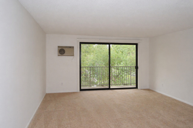 Homes for sale in Lombard, IL | 2200 S Stewart Ave #1C, Lombard, IL 60148 | MLS# 12628063