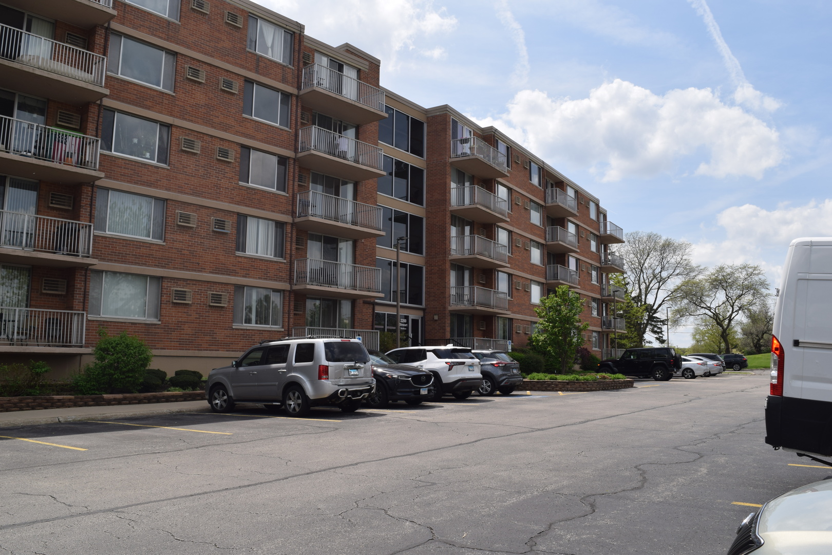 Homes for sale in Lombard, IL | 2200 S Stewart Ave #1C, Lombard, IL 60148 | MLS# 12628063