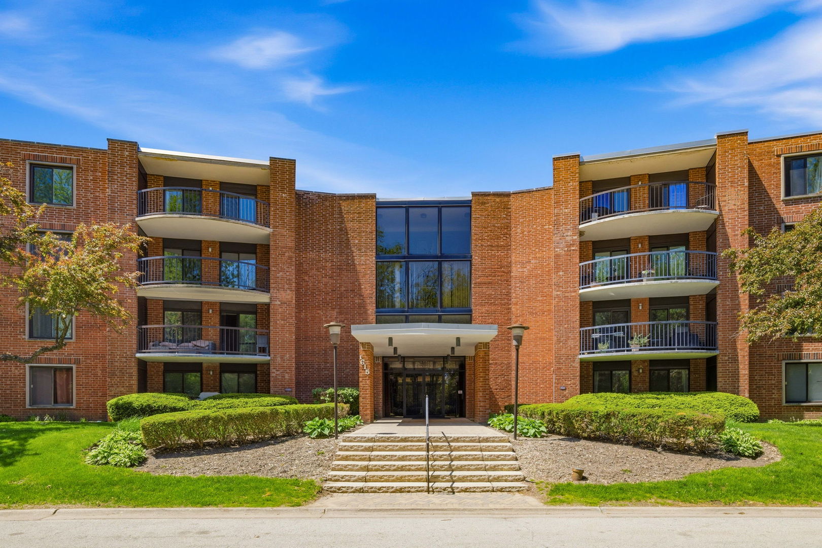 Homes for sale in Arlington Heights, IL | 1615 E Central Rd #113B, Arlington Heights, IL 60005 | MLS# 12628237
