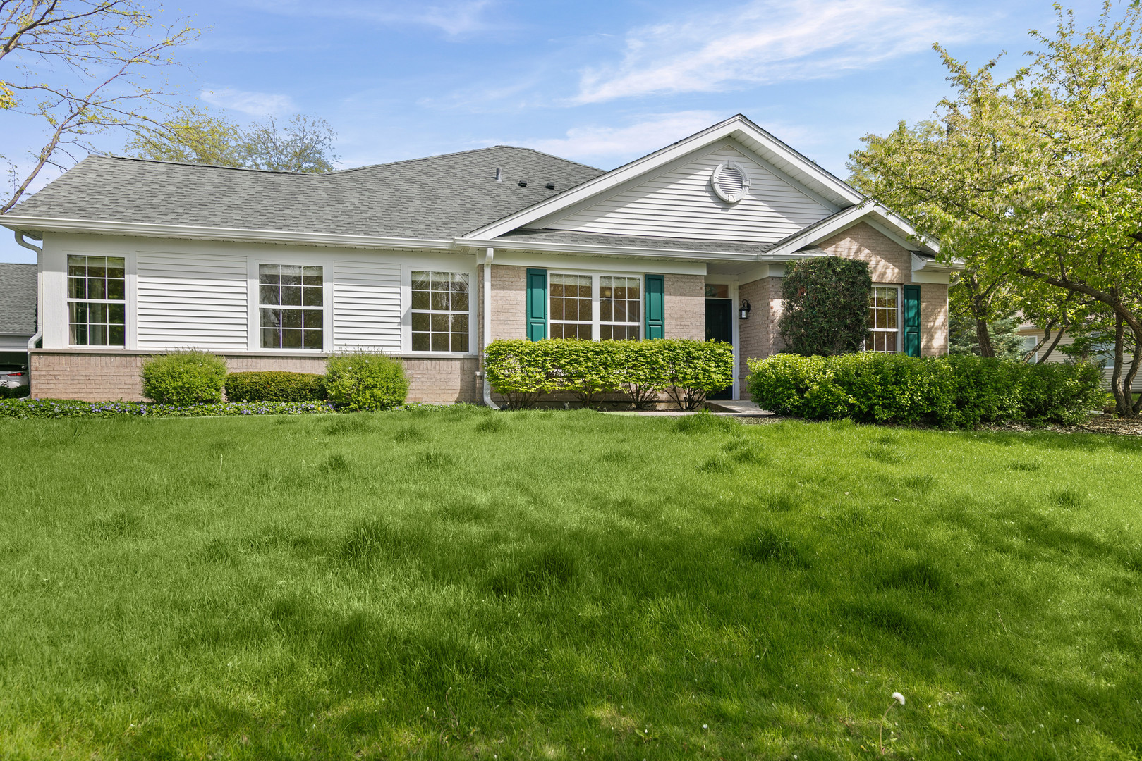 Homes for sale in Grayslake, IL | 104 Enfield Ln, Grayslake, IL 60030 | MLS# 12629323