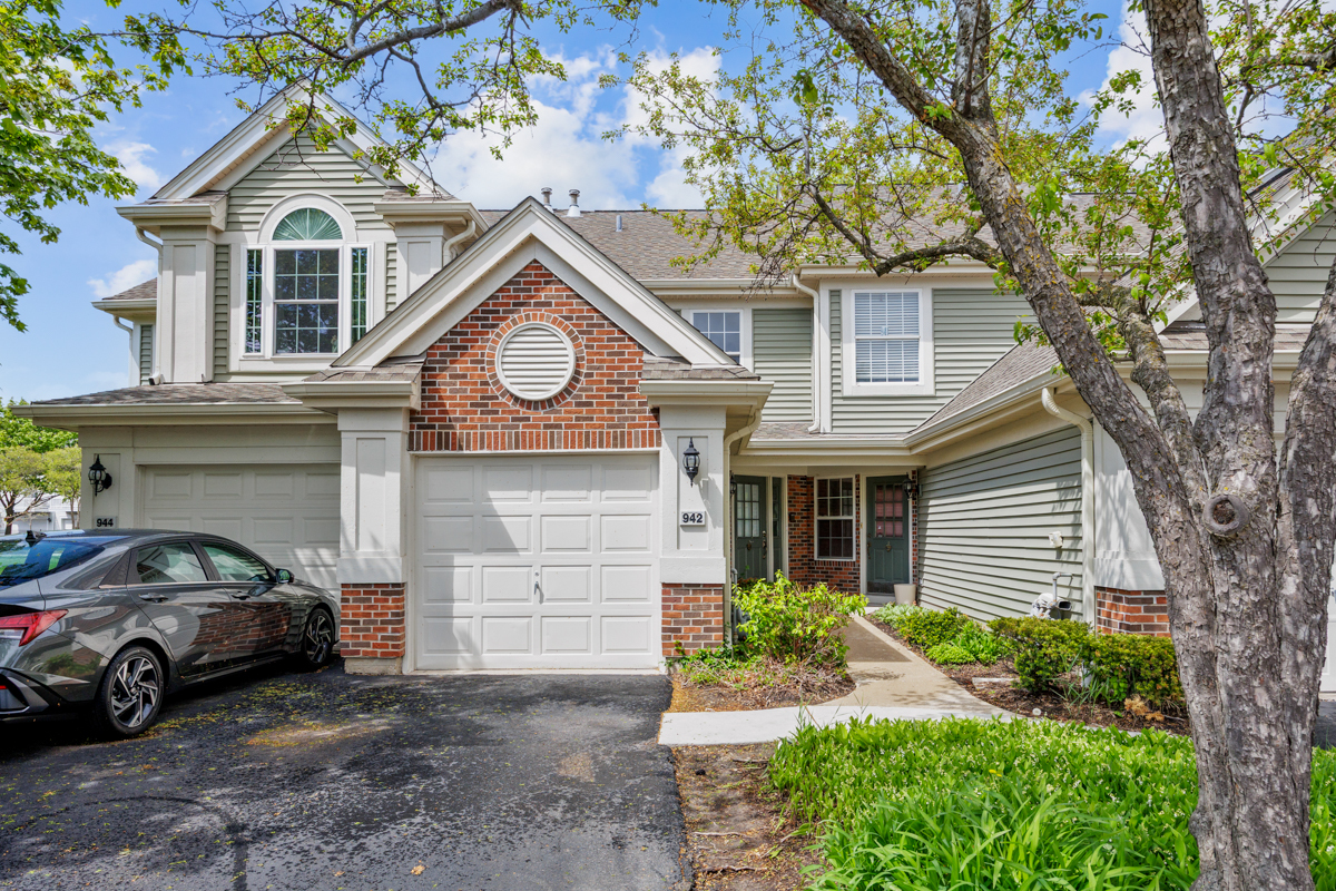 Homes for sale in Elk Grove Village, IL | 942 Little Falls Ct, Elk Grove Village, IL 60007 | MLS# 12629946