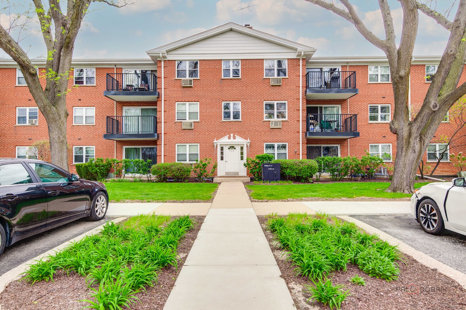 Homes for sale in Arlington Heights, IL | 809 E Miner St #3B, Arlington Heights, IL 60004 | MLS# 12630226