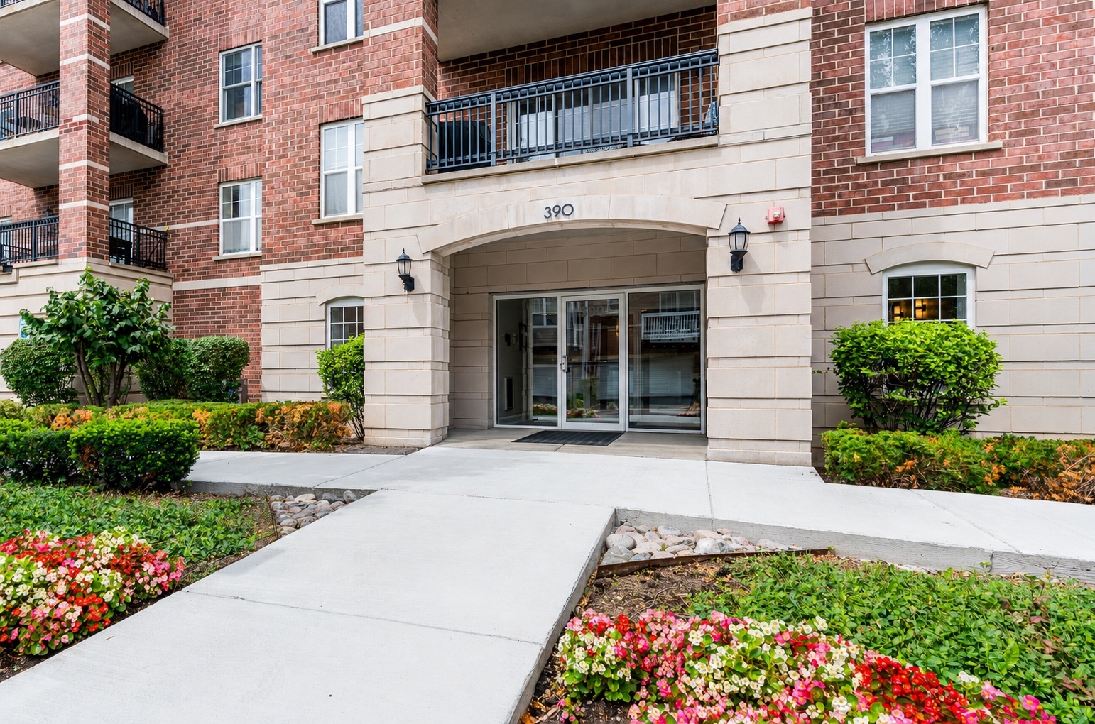 Homes for sale in Palatine, IL | 390 W Mahogany Ct #503, Palatine, IL 60067 | MLS# 12630972