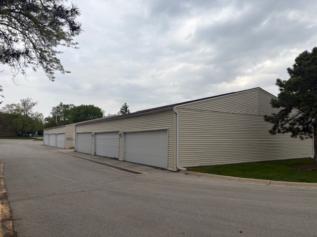 5th image of 183 N Waters Edge Dr W, Glendale Heights, IL 60139