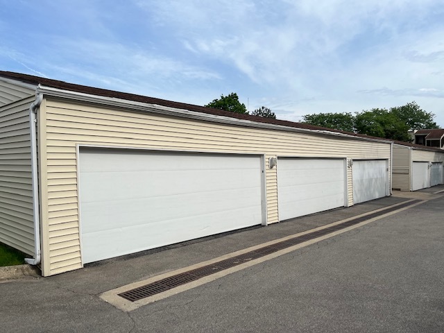 4th image of 183 N Waters Edge Dr W, Glendale Heights, IL 60139