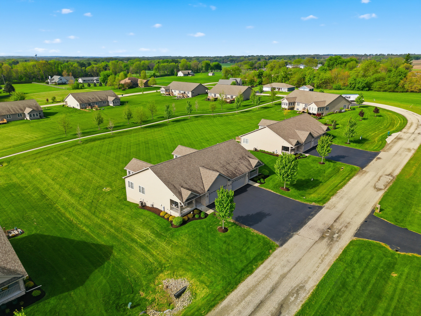 Homes for sale in Dixon, IL | 723 Yingling Dr, Dixon, IL 61021 | MLS# 12634473