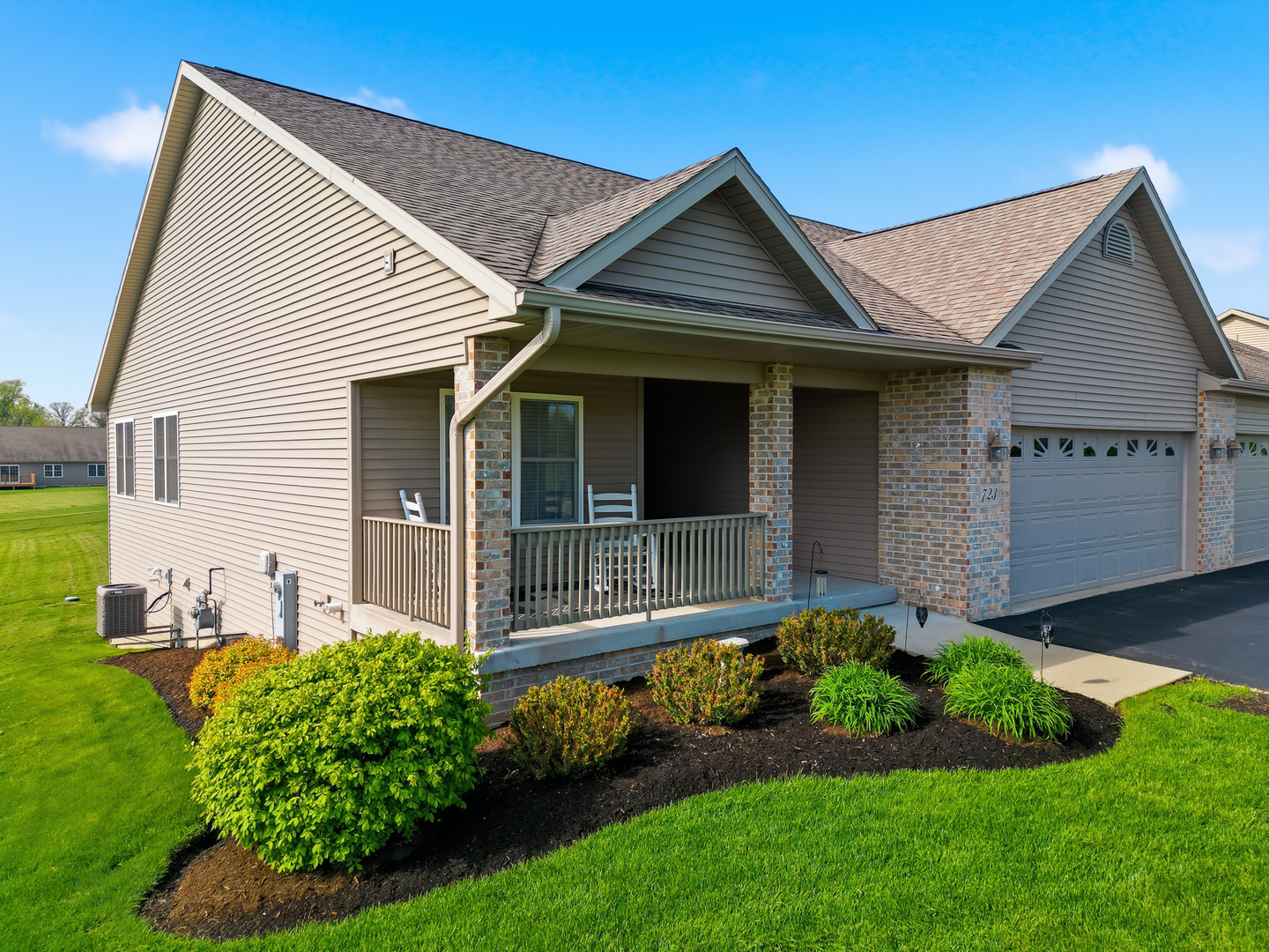 Homes for sale in Dixon, IL | 723 Yingling Dr, Dixon, IL 61021 | MLS# 12634473