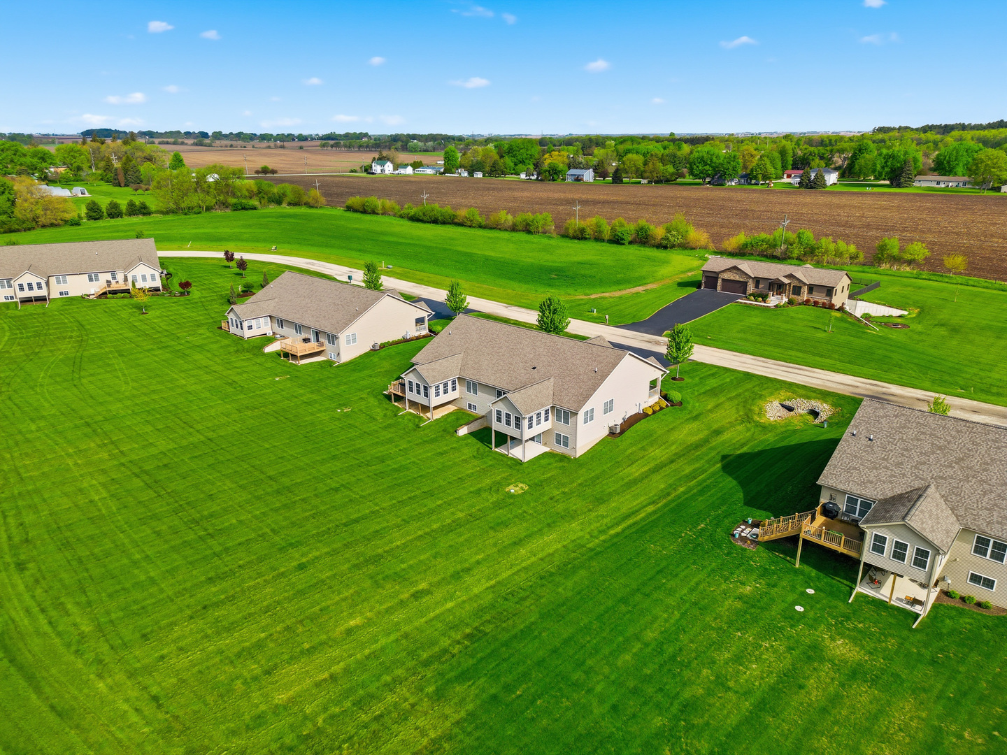 Homes for sale in Dixon, IL | 723 Yingling Dr, Dixon, IL 61021 | MLS# 12634473