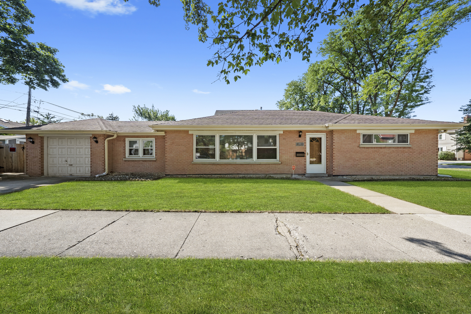 Homes for sale in Park Ridge, IL | 1621 S Crescent Ave, Park Ridge, IL 60068 | MLS# 12634550