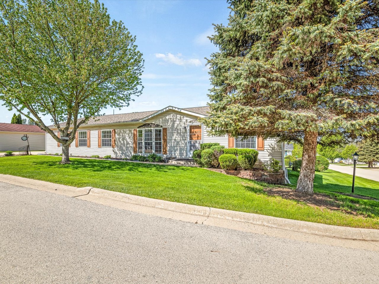 Homes for sale in Machesney Park, IL | 8438 Hickory Tree Dr, Machesney Park, IL 61115 | MLS# 12634871