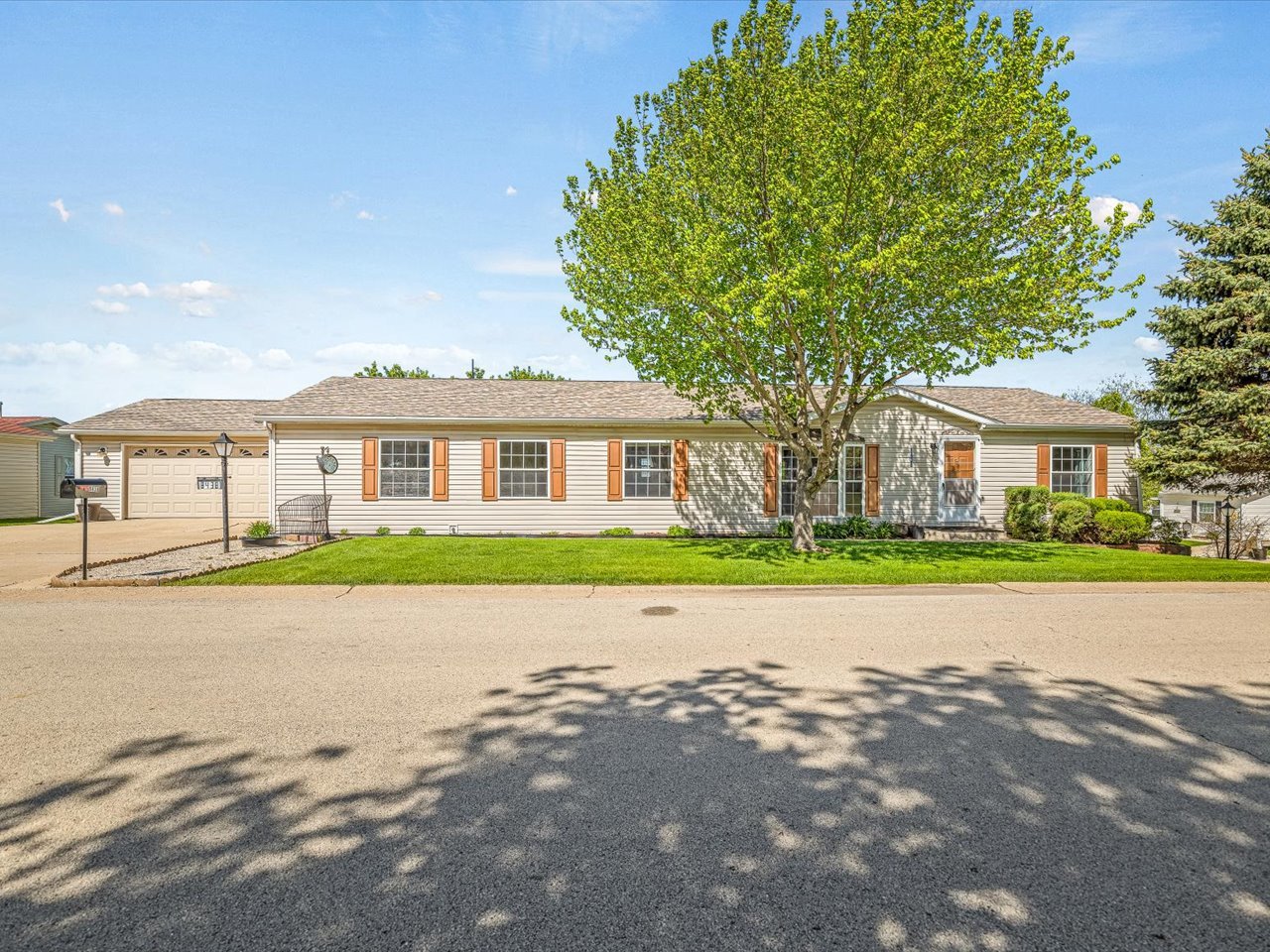 Homes for sale in Machesney Park, IL | 8438 Hickory Tree Dr, Machesney Park, IL 61115 | MLS# 12634871