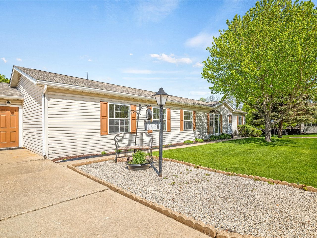 Homes for sale in Machesney Park, IL | 8438 Hickory Tree Dr, Machesney Park, IL 61115 | MLS# 12634871