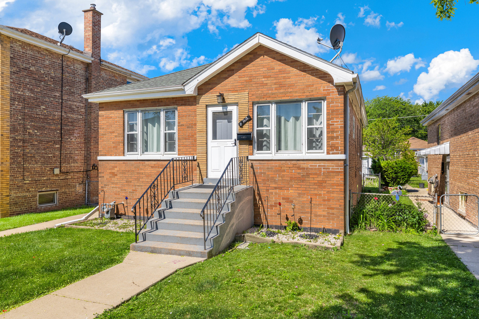 Homes for sale in Berwyn, IL | 1618 Gunderson Ave, Berwyn, IL 60402 | MLS# 12636547