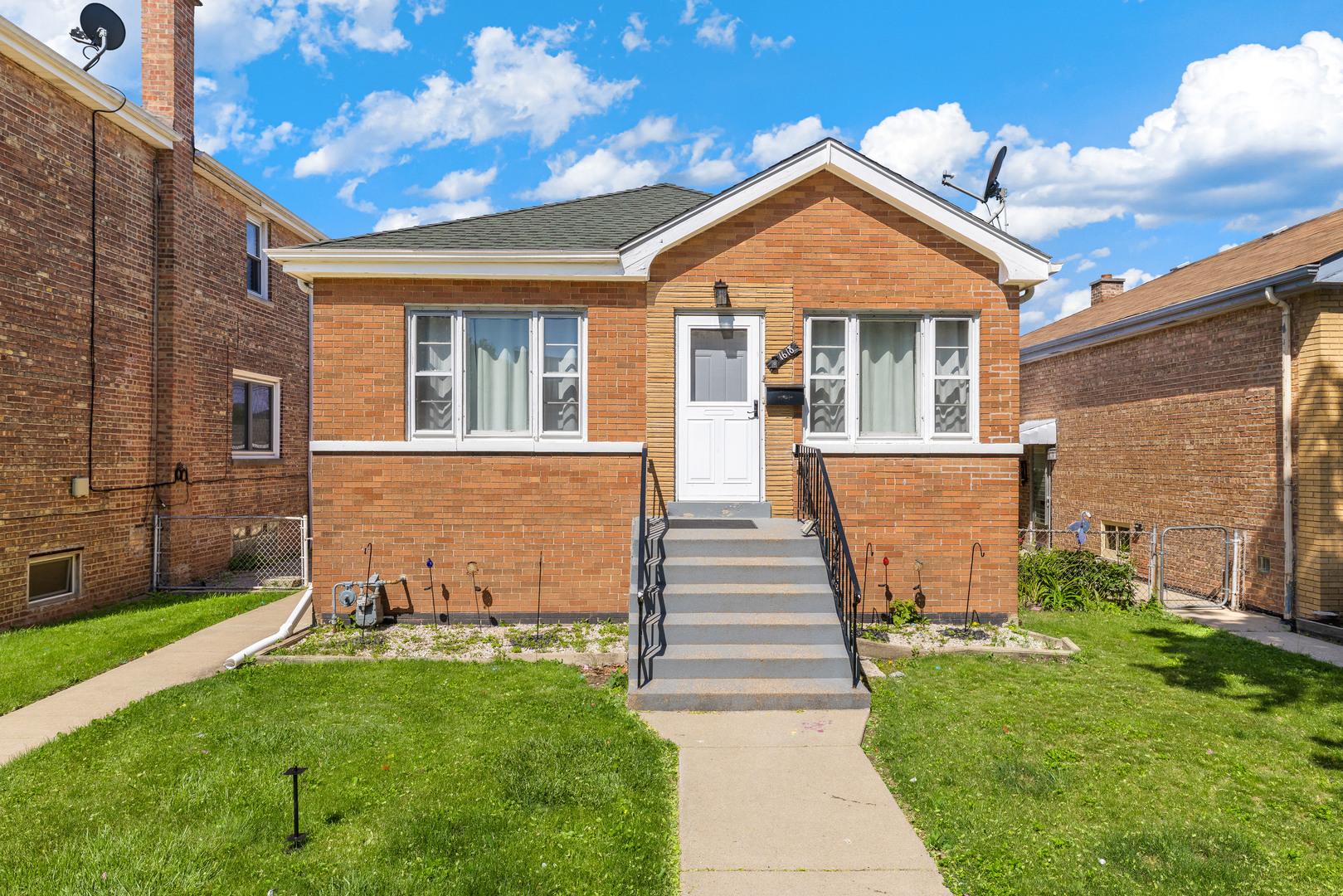 Homes for sale in Berwyn, IL | 1618 Gunderson Ave, Berwyn, IL 60402 | MLS# 12636547