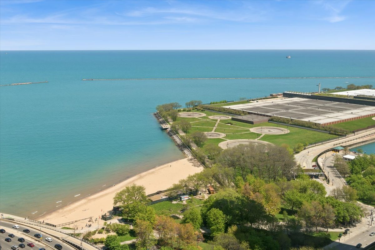 3rd image of 474 N Lake Shore Dr, Chicago, IL 60611