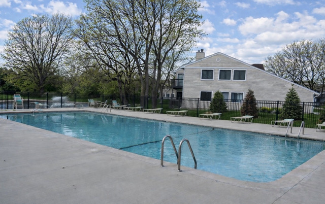 Homes for sale in Buffalo Grove, IL | 107 Autumn Ct #107, Buffalo Grove, IL 60089 | MLS# 12638237