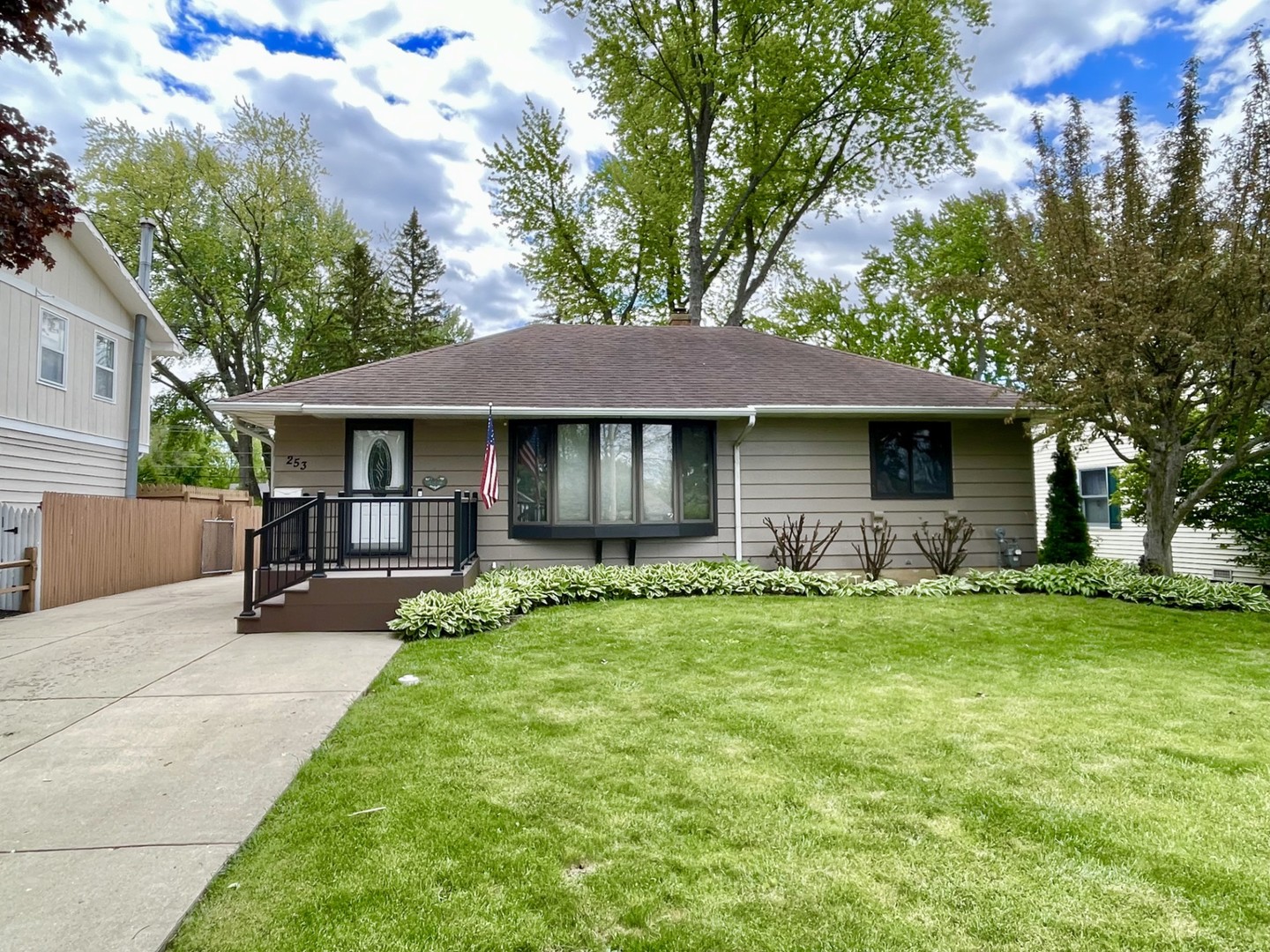 Homes for sale in Grayslake, IL | 253 Heather Ave, Grayslake, IL 60030 | MLS# 12638984