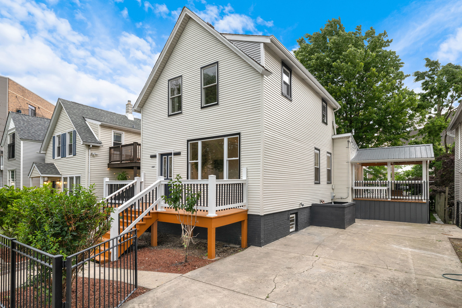 Homes for sale in Chicago, IL | 2927 N Rockwell St, Chicago, IL 60618 | MLS# 12639142