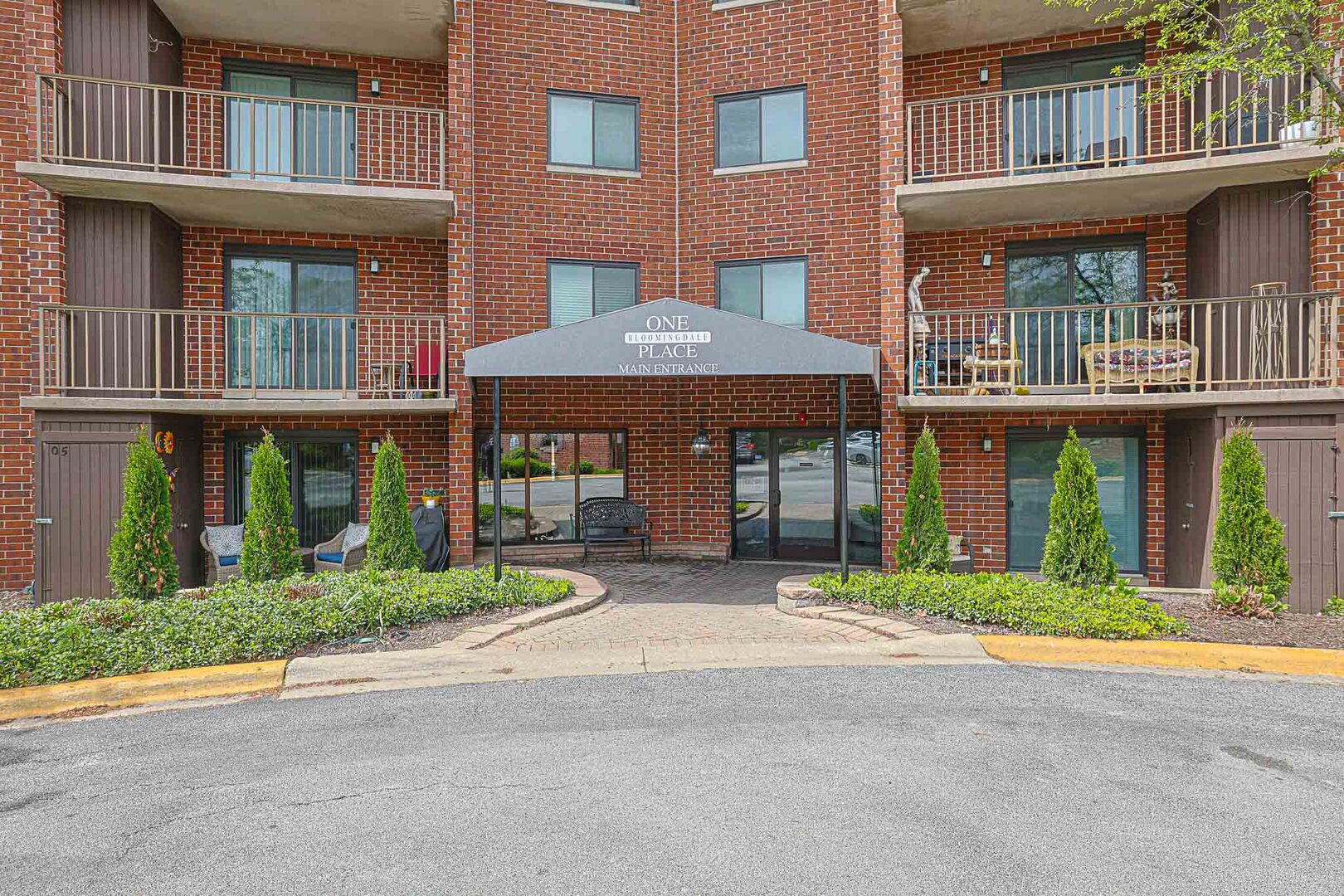 Homes for sale in Bloomingdale, IL | 1 Bloomingdale Pl, Bloomingdale, IL 60108