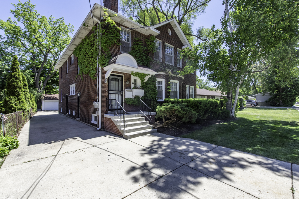 Homes for sale in Waukegan, IL | 1609 N Sheridan Rd, Waukegan, IL 60085 | MLS# 12640287