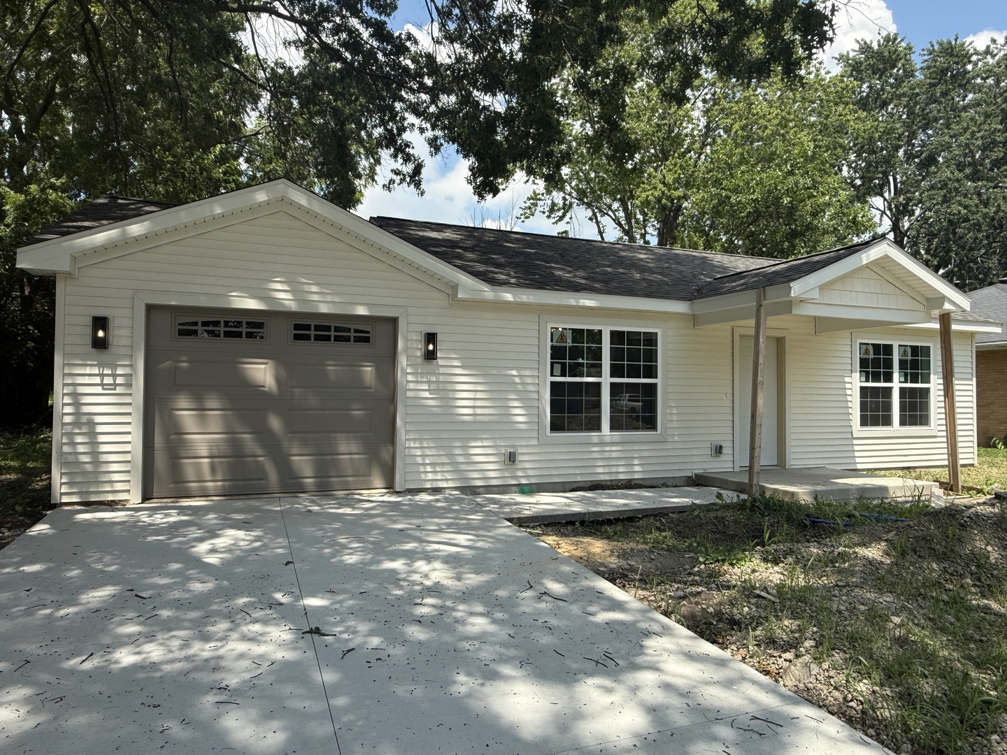 Homes for sale in Urbana, IL | 1106 Mitchem Dr, Urbana, IL 61801 | MLS# 12641921