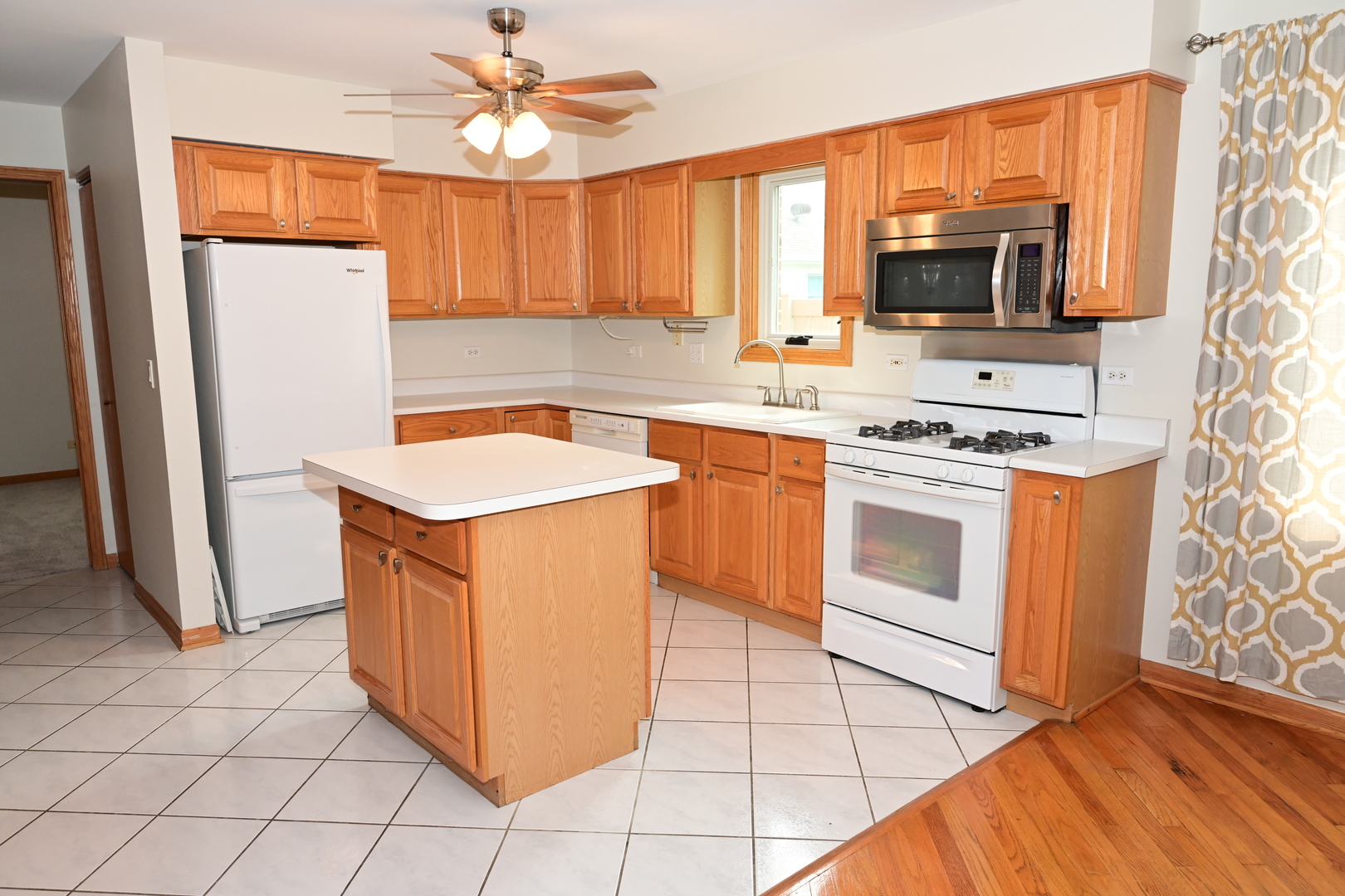 5th image of 5805 W Eddy St, Chicago, IL 60634
