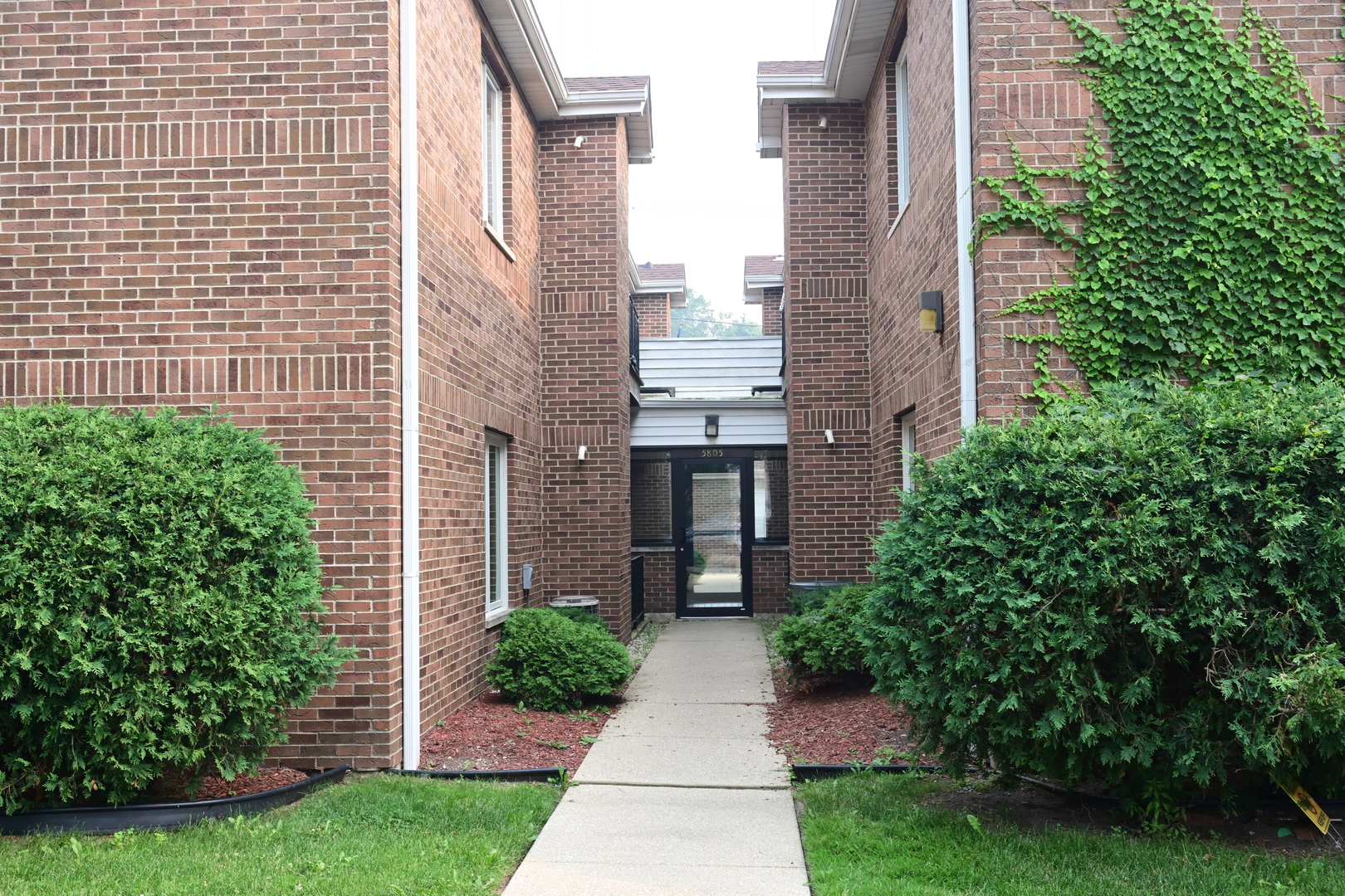 1st image of 5805 W Eddy St #1D, Chicago, IL 60634 | MLS# 12641975