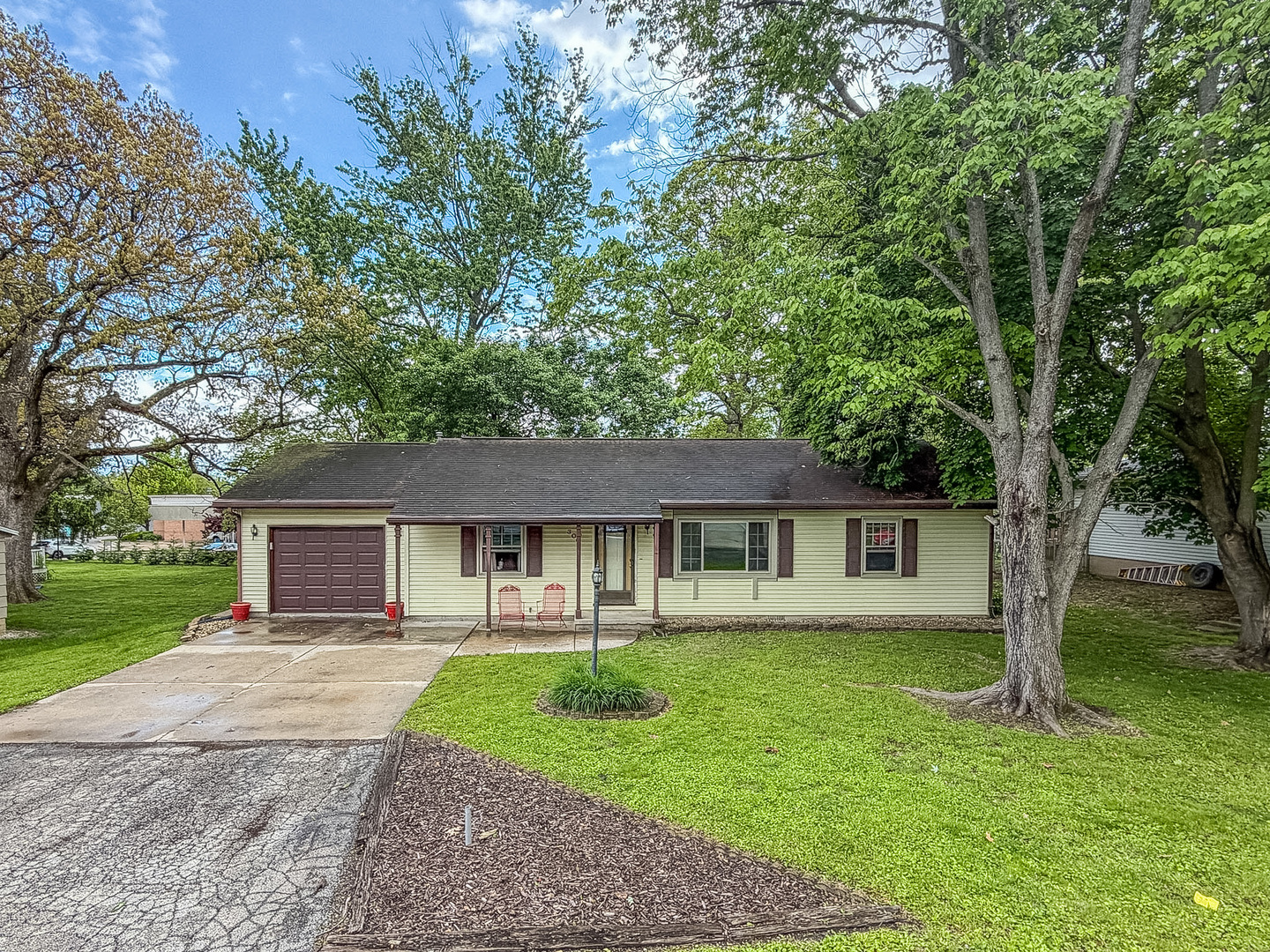 Homes for sale in Mahomet, IL | 306 Willow Ln, Mahomet, IL 61853 | MLS# 12642439