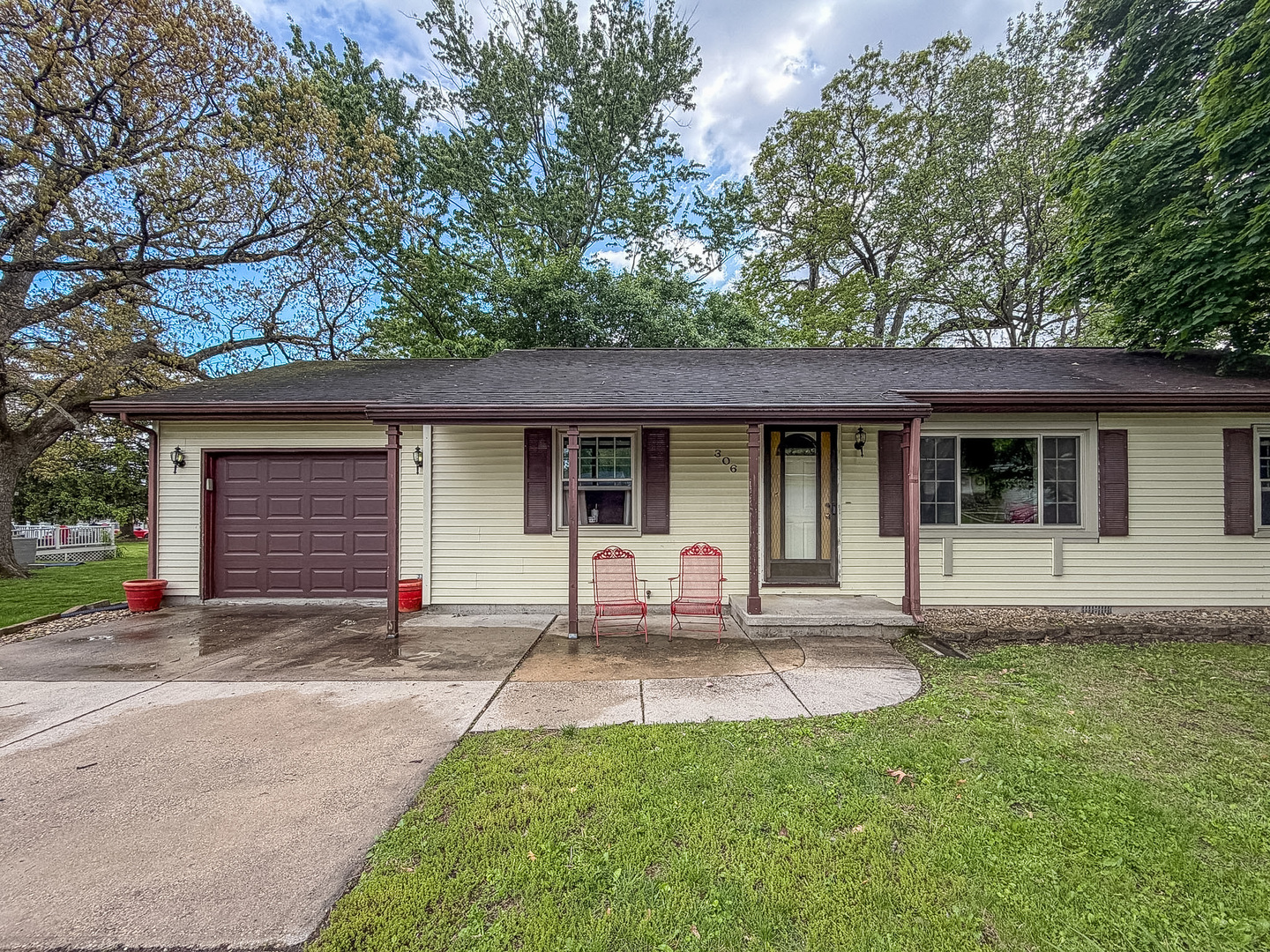 Homes for sale in Mahomet, IL | 306 Willow Ln, Mahomet, IL 61853 | MLS# 12642439