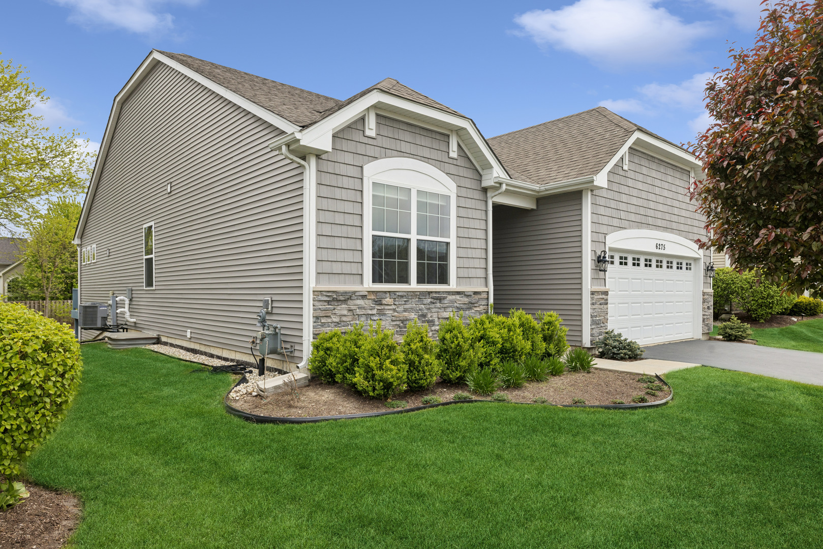 Homes for sale in Gurnee, IL | 6275 Doral Dr, Gurnee, IL 60031 | MLS# 12642753