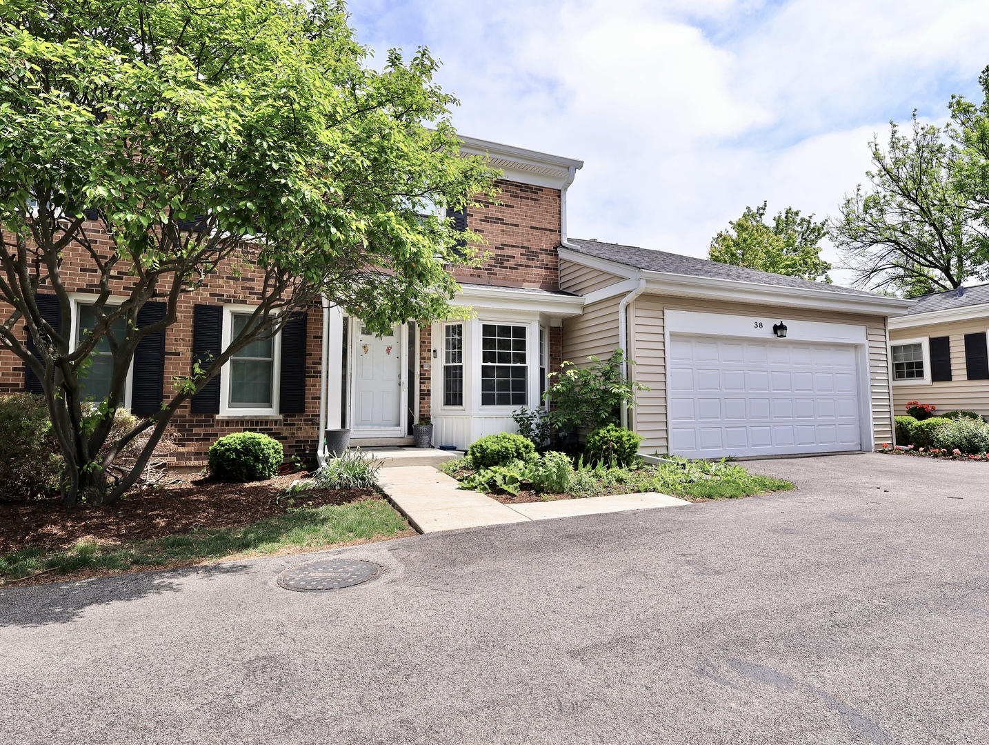 Homes for sale in Northbrook, IL | 38 Ct Of Greenway, Northbrook, IL 60062 | MLS# 12642860