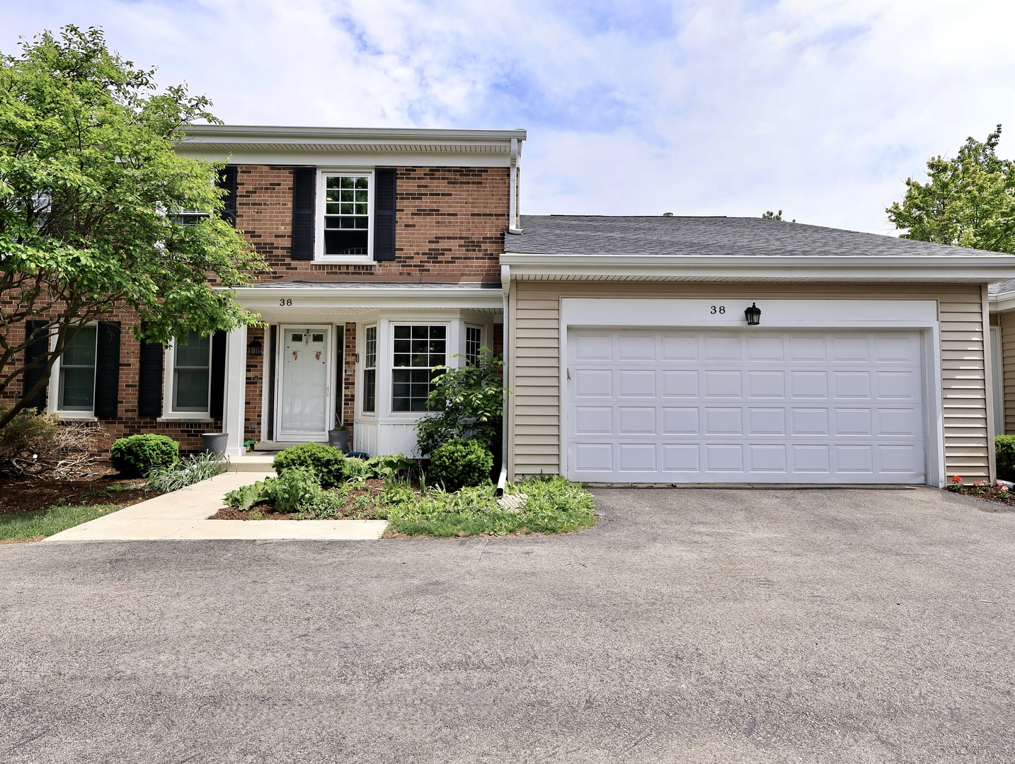 Homes for sale in Northbrook, IL | 38 Ct Of Greenway, Northbrook, IL 60062 | MLS# 12642860