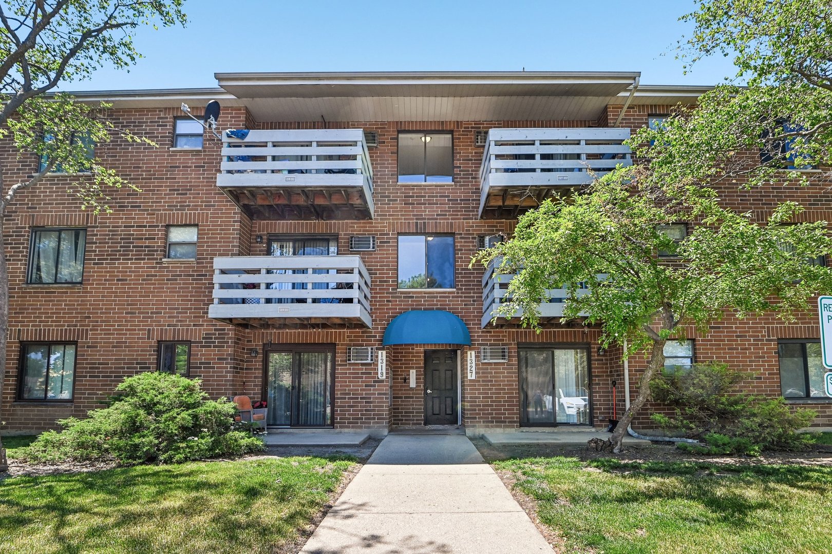 Homes for sale in Palatine, IL | 1319 N Winslowe Dr #203, Palatine, IL 60074 | MLS# 12642985