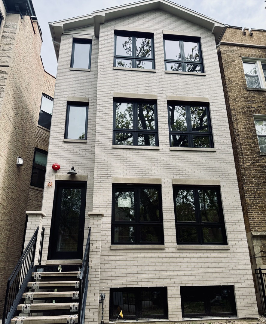 Homes for sale in Chicago, IL | 1406 W Cuyler Ave, Chicago, IL 60613