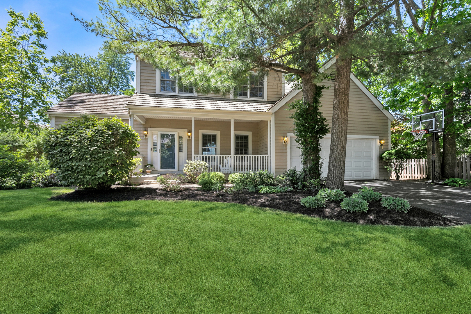 Homes for sale in Gurnee, IL | 670 Williamsburg Ave, Gurnee, IL 60031 | MLS# 12643881