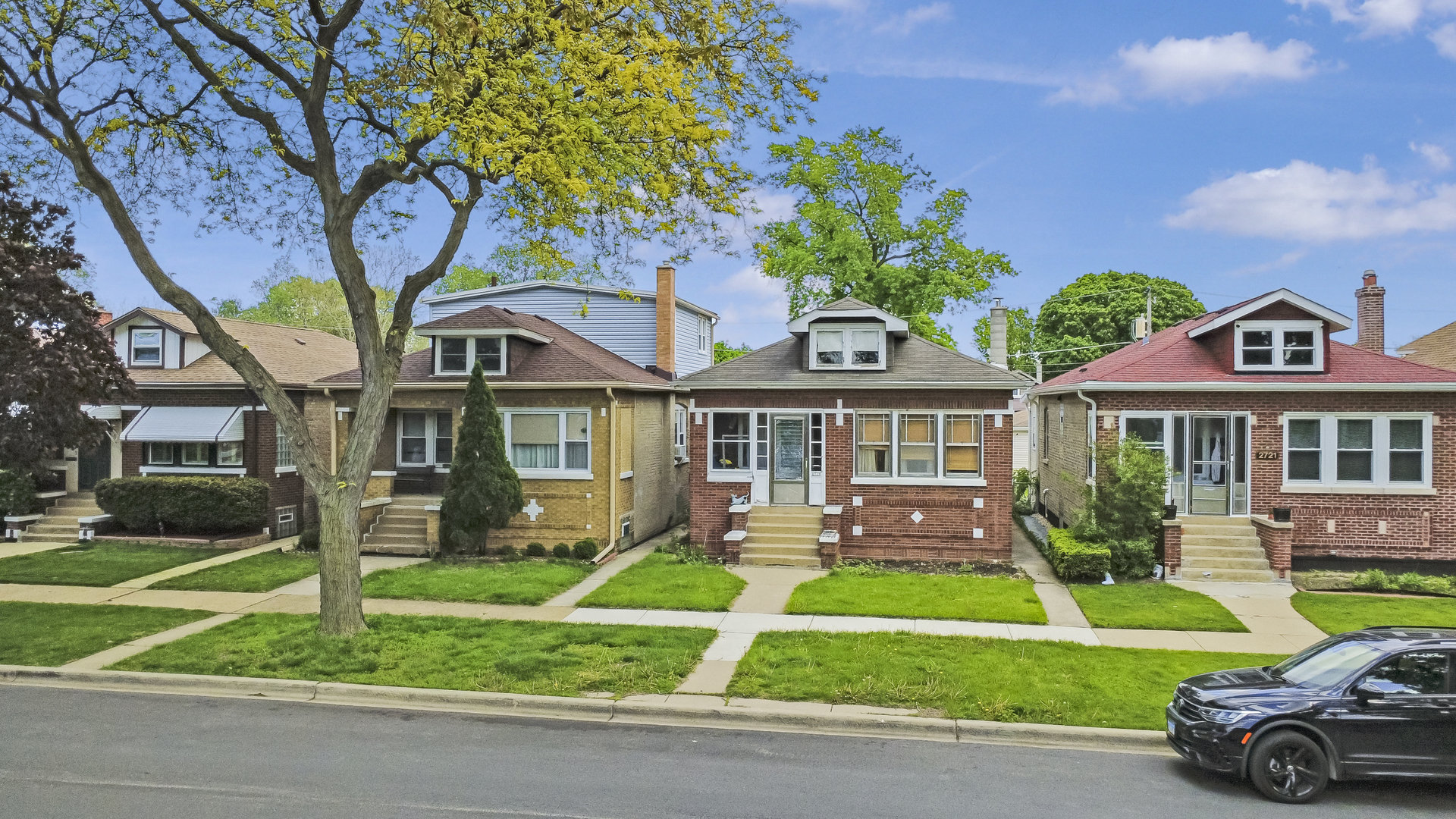 Homes for sale in Berwyn, IL | 2719 Euclid Ave, Berwyn, IL 60402 | MLS# 12644366