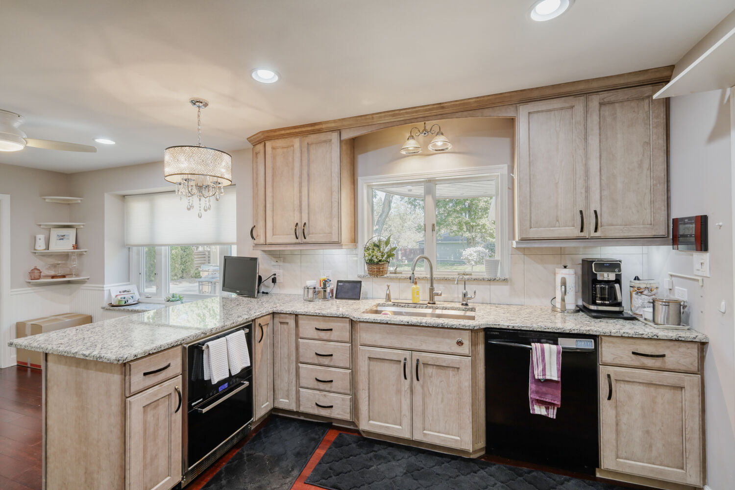 3rd image of 8035 Wolf Rd, La Grange, IL 60525 | MLS# 12645424
