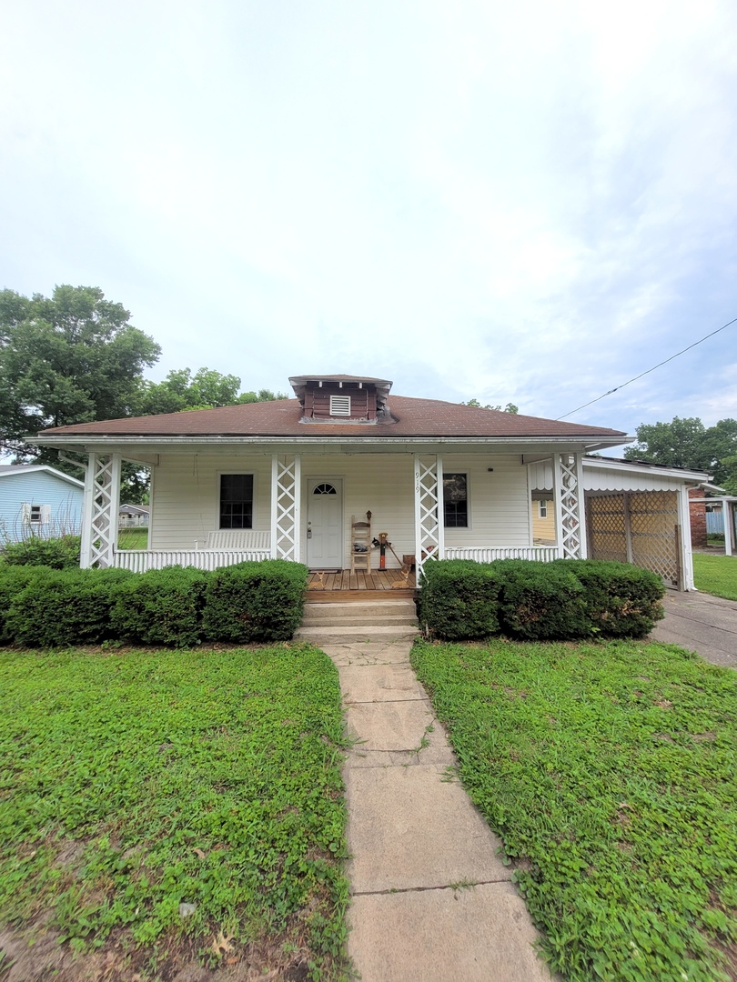 Homes for sale in Murphysboro, IL | 919 N 7th St, Murphysboro, IL 62966 | MLS# 12645610