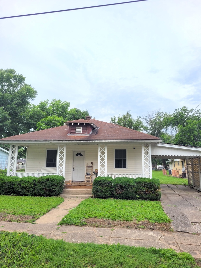 Homes for sale in Murphysboro, IL | 919 N 7th St, Murphysboro, IL 62966 | MLS# 12645610