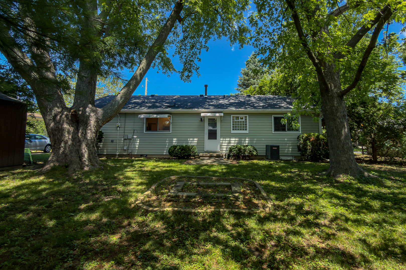 Homes for sale in Urbana, IL | 1407 E Fairlawn Dr, Urbana, IL 61801 | MLS# 12646066