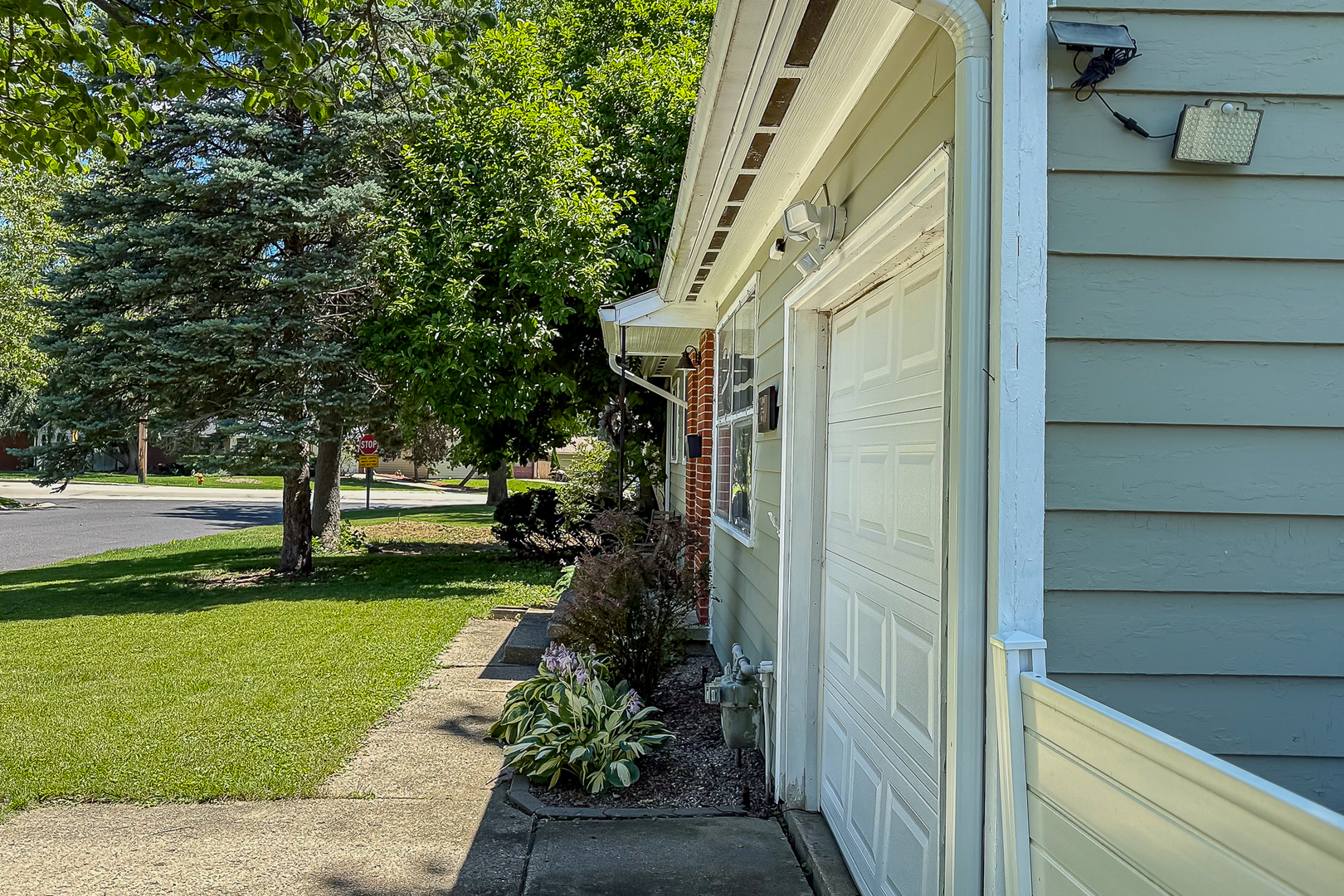 Homes for sale in Urbana, IL | 1407 E Fairlawn Dr, Urbana, IL 61801 | MLS# 12646066
