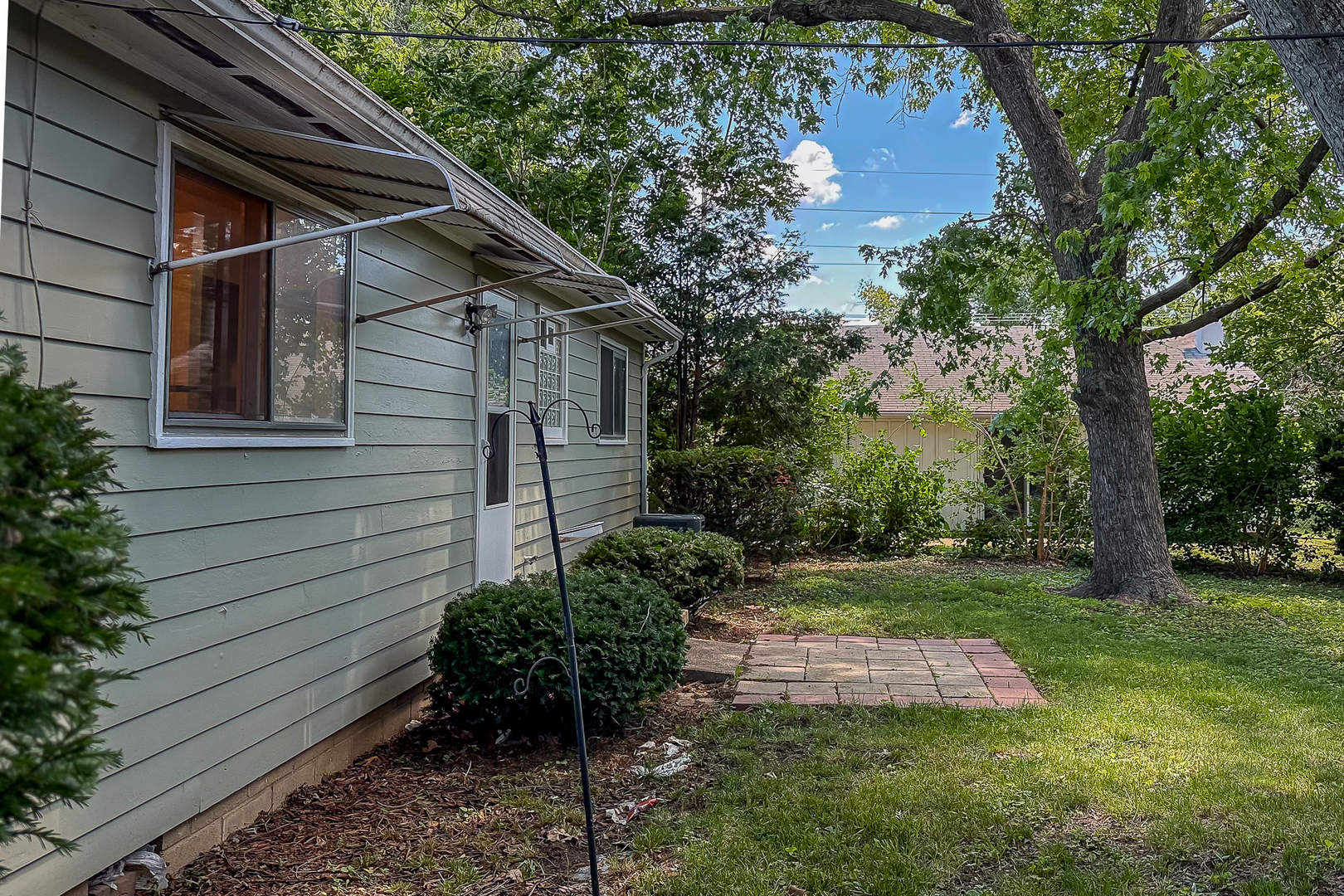 Homes for sale in Urbana, IL | 1407 E Fairlawn Dr, Urbana, IL 61801 | MLS# 12646066