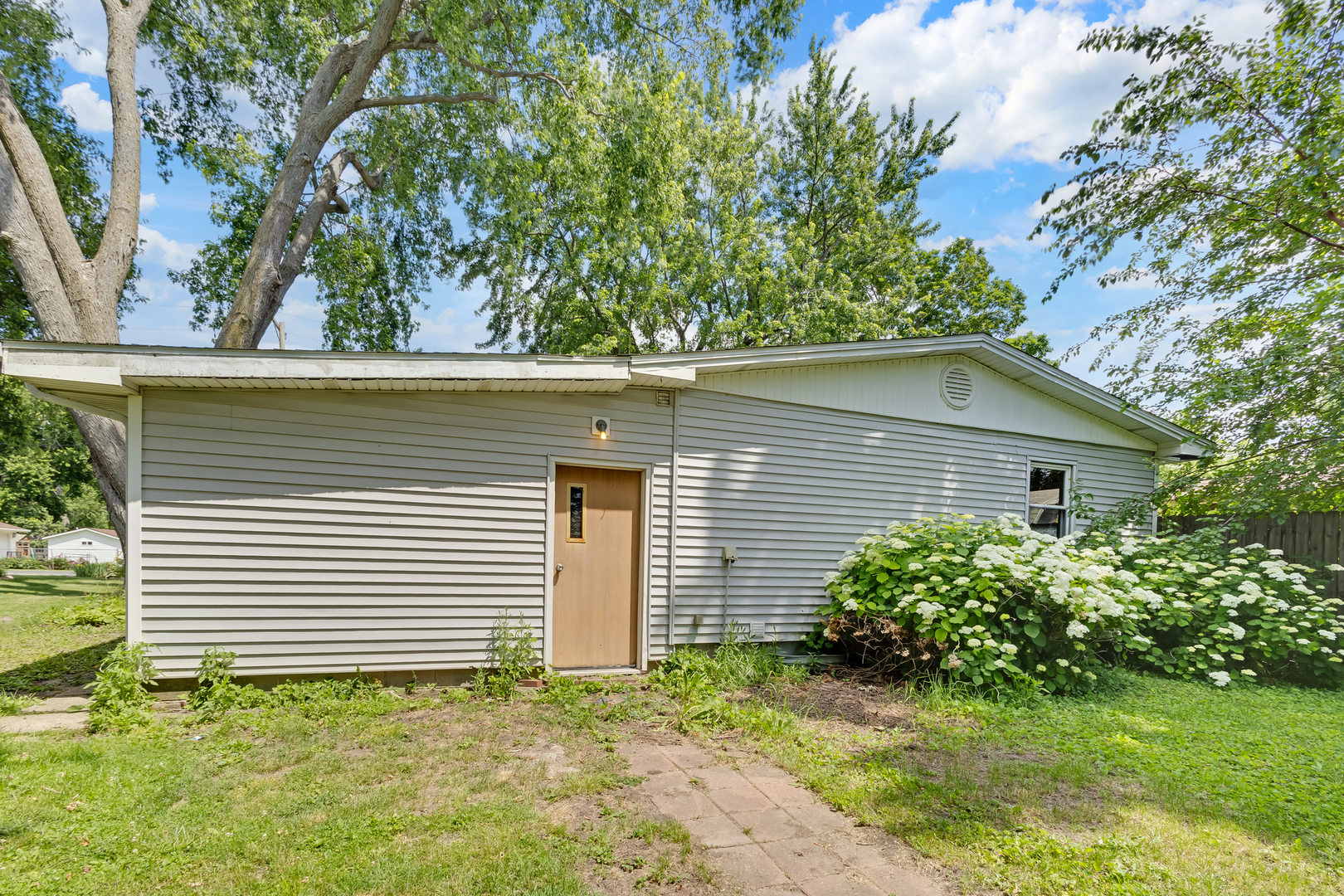 Homes for sale in Tolono, IL | 613 N Vorcey St, Tolono, IL 61880 | MLS# 12647324