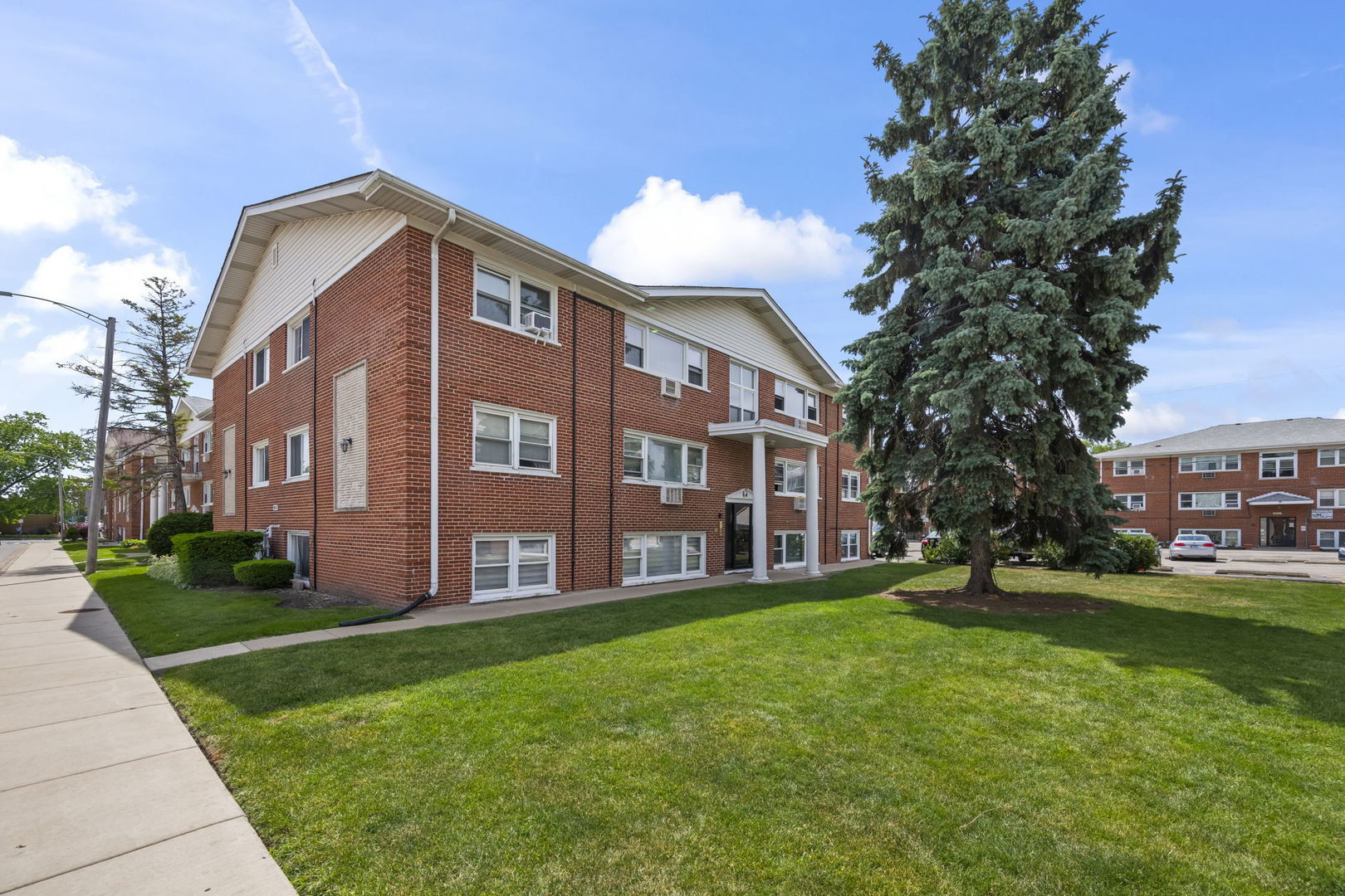 Homes for sale in Schiller Park, IL | 10121 Hartford Ct #1B, Schiller Park, IL 60176 | MLS# 12647622