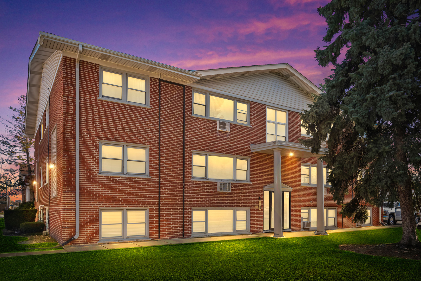 Homes for sale in Schiller Park, IL | 10121 Hartford Ct, Schiller Park, IL 60176