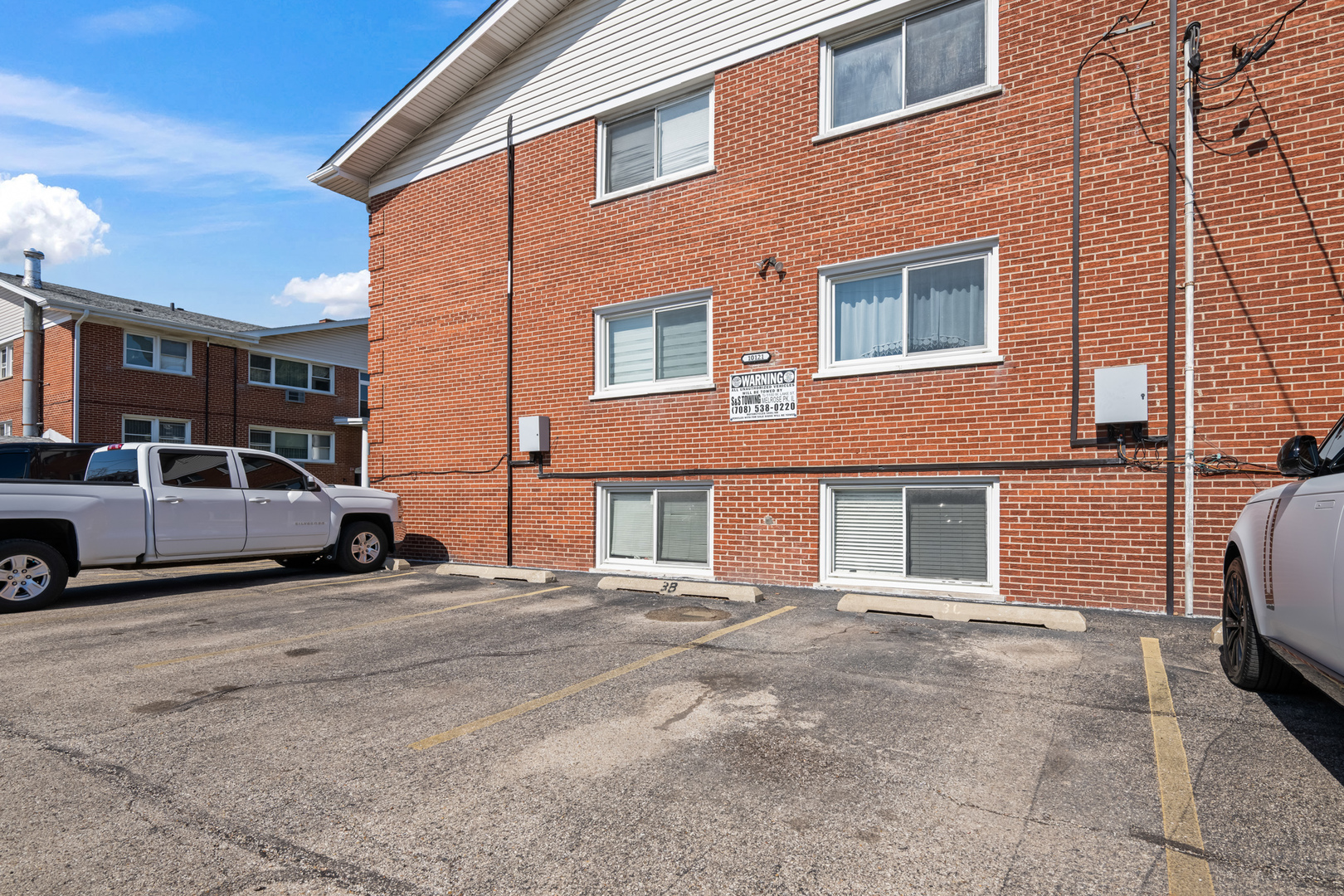 Homes for sale in Schiller Park, IL | 10121 Hartford Court, Schiller Park, IL 60176 | Houzeo