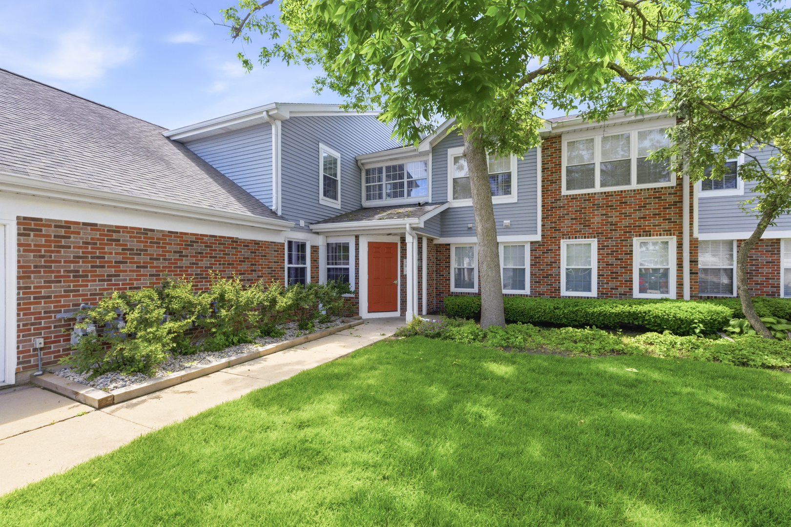 Homes for sale in Palatine, IL | 207 W Jennifer Ln #2-1A, Palatine, IL 60067 | MLS# 12648208