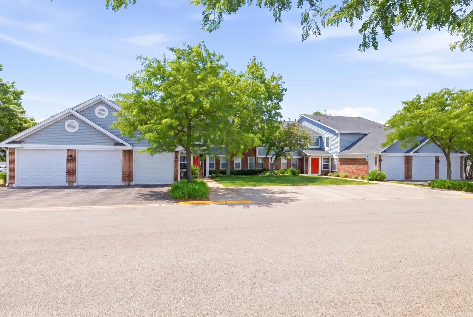 Homes for sale in Palatine, IL | 207 W Jennifer Ln #2-1A, Palatine, IL 60067 | MLS# 12648208