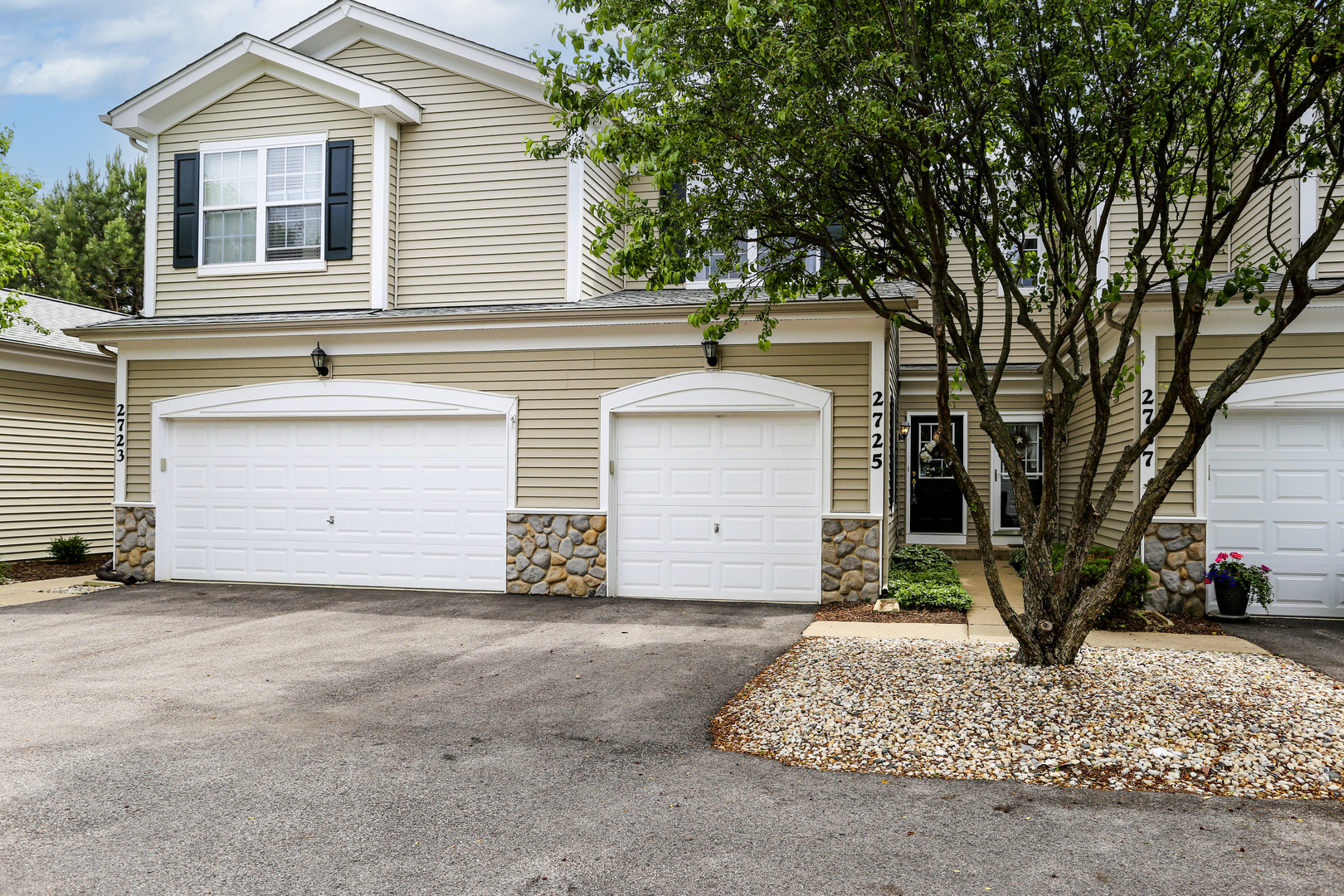 Homes for sale in Johnsburg, IL | 2725 Kendall Xing #2725, Johnsburg, IL 60050 | MLS# 12648801